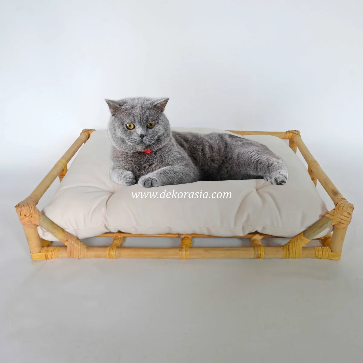Cute Natural Rattan Solid Pattern Breathable Pet Bed for Cats & Dogs Luxury Sofa Bed Furniture